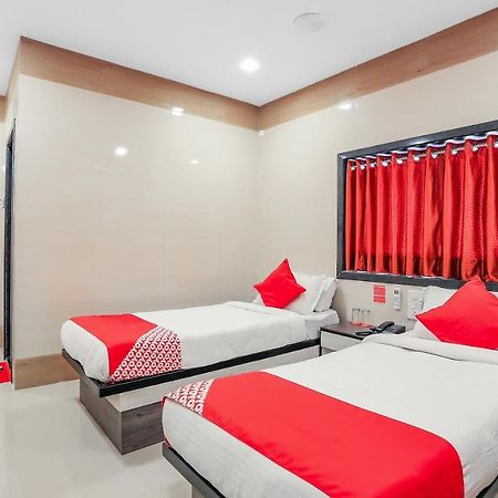 Oyo 10697 Hotel Suraj Inn Surat Zewnętrze zdjęcie
